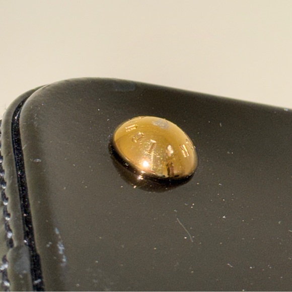 ❤️ AUTHENTIC Louis Vuitton Lockit Beige and Black Vernis Patent Leather LV - Picture 15 of 15